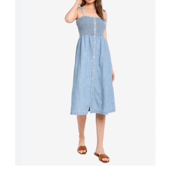 GAP Dresses & Skirts - Gap dress size M sleeveless smocked chambray spaghetti strap button front cami